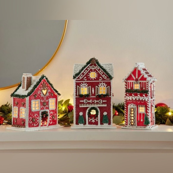 Pottery Barn Kids Gingerbread Houses Light-Up Set of 3 - Picture 2 of 4